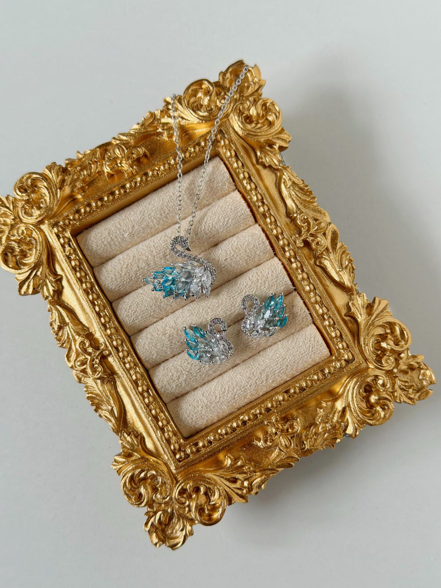 Sapphire Swan Set