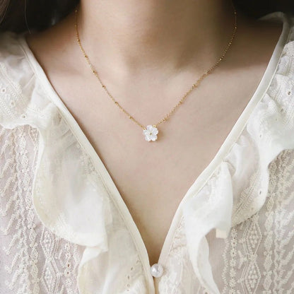 Milky Flower Necklace