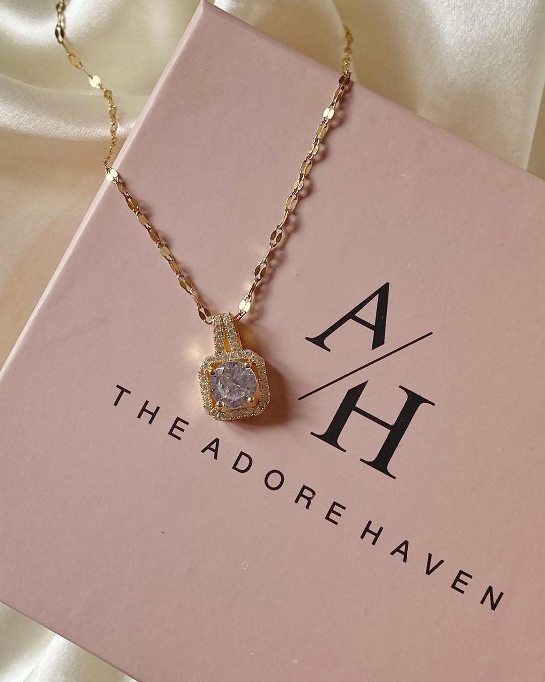 Sparkling zircon necklace